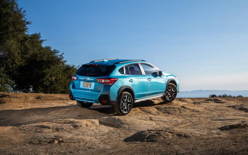 Comparison Mazda CX5 Grand Touring 2021 vs Subaru Crosstrek Limited 2019 SUV Drive